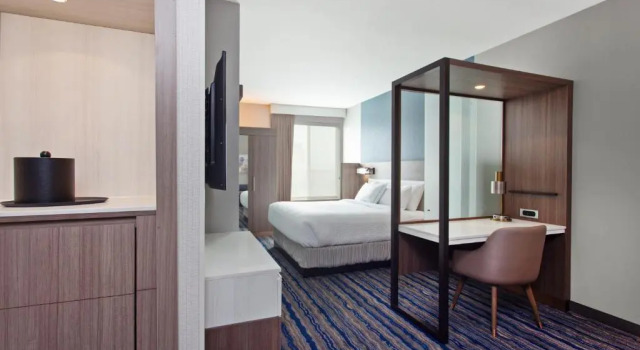Люкс SpringHill Suites by Marriott Escondido Downtown
