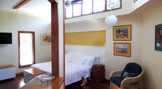 Hilltop B&B, Забронировать Отель «постель и завтрак» Бизнес-отели Солнечного побережья, 4* 5*