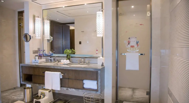Двухместный семейный номер Standard с балконом и с видом на море Hilton Zhoushan