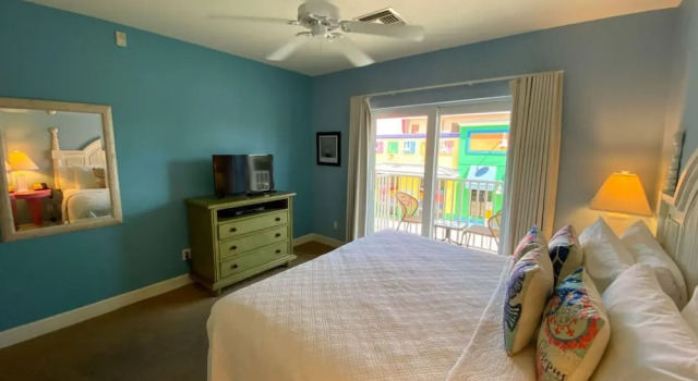 Harbour House at the Inn Unit 211 by Coastal Vacation Properties, Забронировать Отель Отели в центре Форт-Майерс-Бич, в центре, Парковка