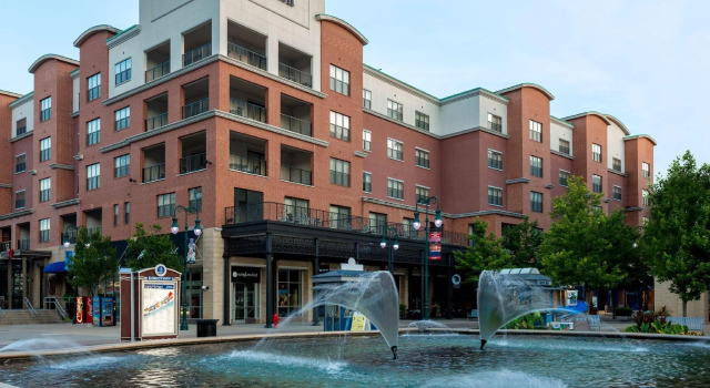 Номер Deluxe Hilton Promenade Branson Landing