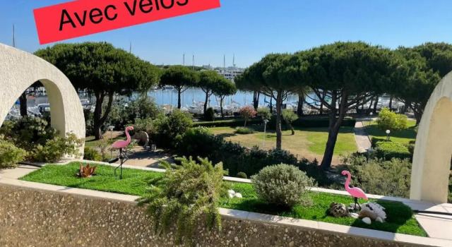 Апартаменты Studio vue port, belle terrasse, piscine