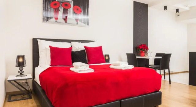 Студия InPoint Old Town Comfort Apartments Self Check-in