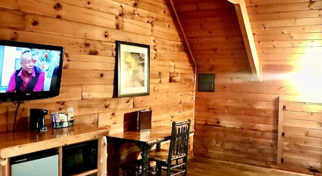 Четырёхместный номер Standard с балконом Mountain Top Inn and Resort