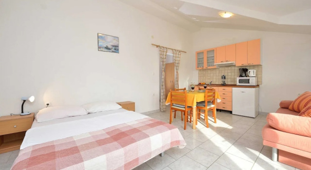Apartments Antonio, Book Lejlighed Hoteller i Pakostane med pool, Swimmingpool