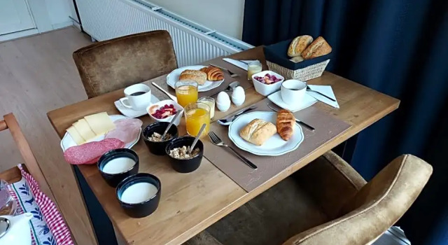 East Meets West Bed and Breakfast, 预订 酒店 费嫩达尔 乌得勒支