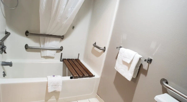 Quality Inn, Buchen Sie Hotel Kewanee USA