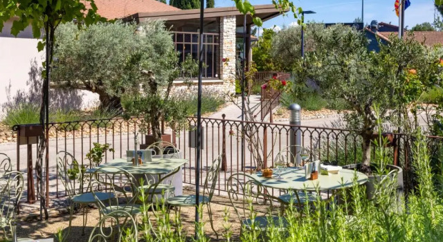 Двухместный номер Superior с видом на внутренний двор Terre de Provence Hôtel & Spa