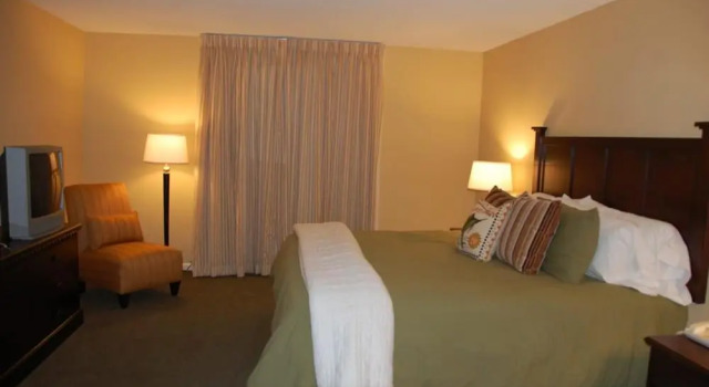 Studio Ambassador Inn