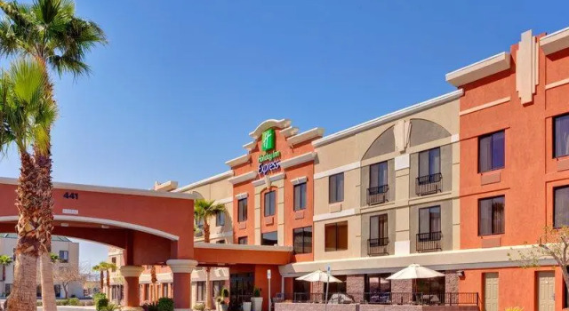 Четырёхместный номер Standard Holiday Inn Express Hotel and Suites - Henderson by IHG