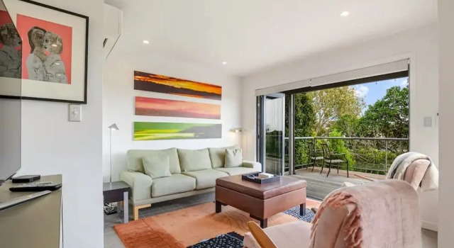 Stylish And Serene Living In Kohimarama, Rezerwuj Willa Hotele w Auckland Region z parkingiem, Parking