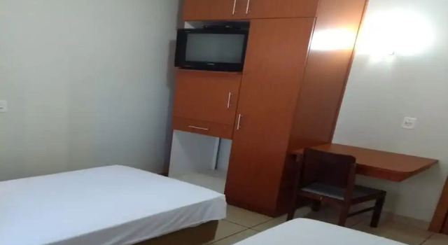Novo Grande Hotel, Забронировать Отель Отели Рибейран-Прету с парковкой, рядом с Ресторан Pinguim Beerhouse, Парковка