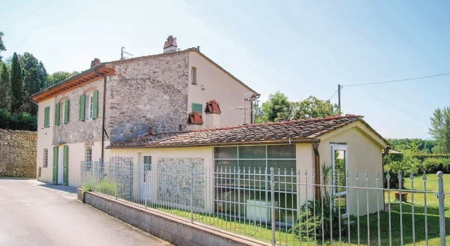 Casamariuccia, Prenota Hotel Marlia Toscana