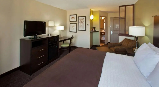 Номер Standard AmericInn by Wyndham Fairfield