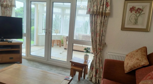 Split Level Bungalow - Sleeps4 - Close to Walks, Varaa Lomakoti Mökit kohteessa Merseyside, Mökki