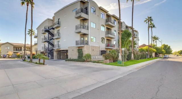 Апартаменты < 1 Mi to Biltmore Fashion Park: Condo w/ Pool!