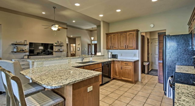Апартаменты Expansive Townhome w/ Game Room & Community Pool