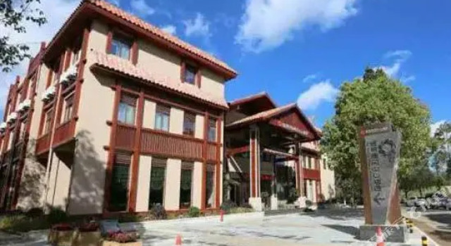 Hot Spring Business Center Hotel, Rezerwuj Hotel Hotele w Kunming z parkingiem, Parking