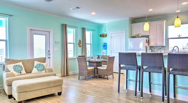 Коттедж Furnished Deck + Ocean Views: Surfside Beach Home