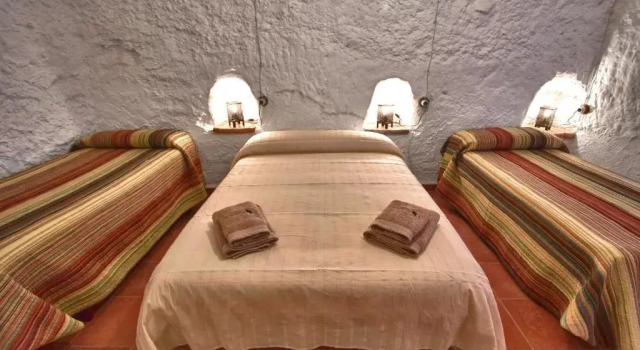 Cuevas el Torriblanco, Book Hotel Gorafe Granada