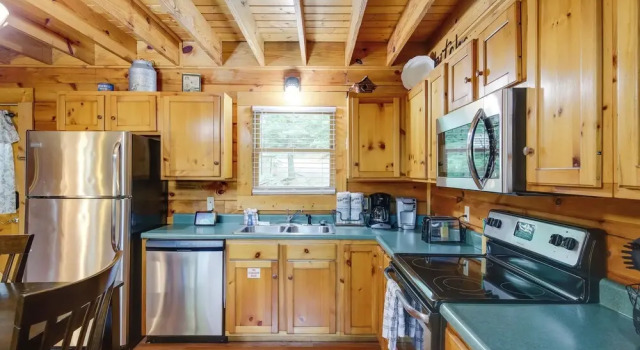 Коттедж Hot Tub + Pool Table: Secluded Seiverville Cabin
