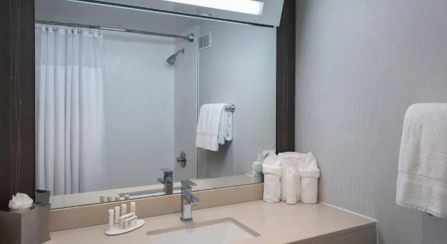 Четырёхместный номер Standard Courtyard by Marriott Newburgh Stewart Airport