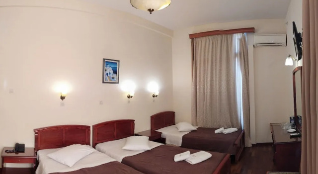 Трёхместный номер Standard с балконом Cecil Hotel