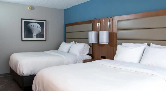Четырёхместный номер Standard Radisson Hotel and Conference Center Fond du Lac