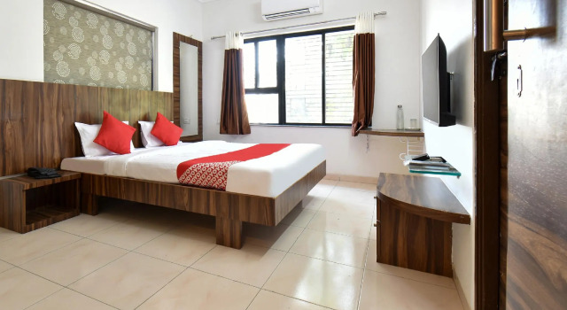 OYO Flagship 77389 HOTEL SHANGRILA ELITE