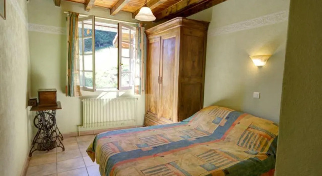 Gîte rural avec cheminée, salle de jeux, espace télétravail et accès direct aux sentiers de randonnée - FR-1-496-127, Prenota Hotel Hotel a Alvernia con parcheggio, Parcheggio