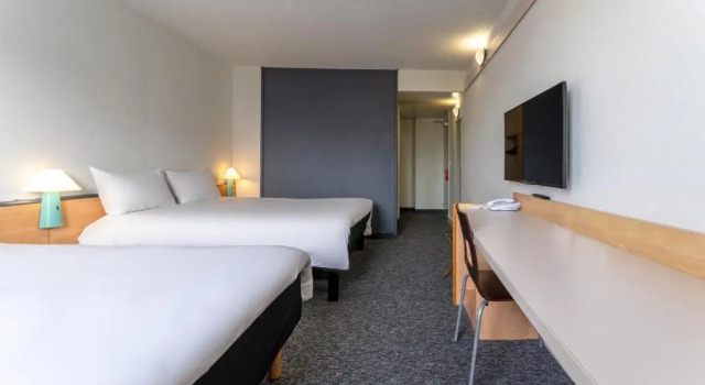 Четырёхместный номер Standard ibis Paris Pantin Eglise