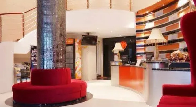 Huacheng Fashion Hotel, Rezerwuj Hotel Hotele w Nanning z parkingiem, Parking