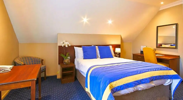 Номер Executive The George Hotel