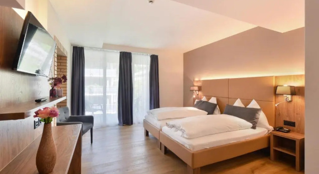 Двухместный номер Deluxe с балконом Hotel Central