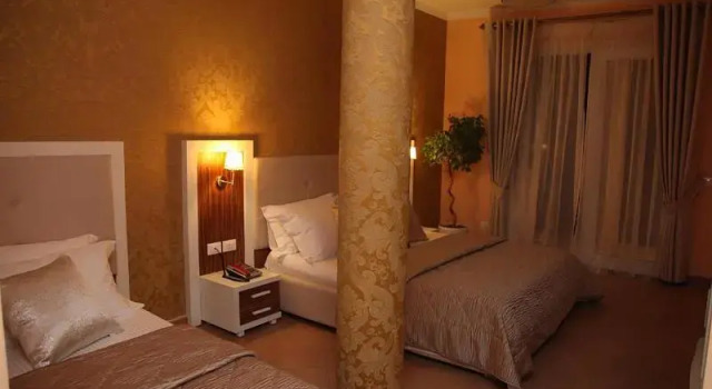 Трёхместный номер Standard с балконом Hotel Gold