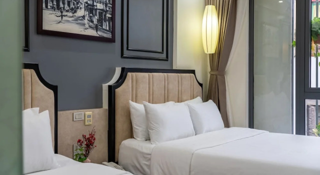 Трёхместный номер Executive с балконом Bella Premier Hotel & Rooftop Skybar