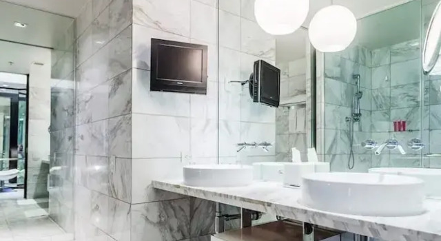 Апартаменты Stunning Strip-view Studio w/ Balcony Access 35308