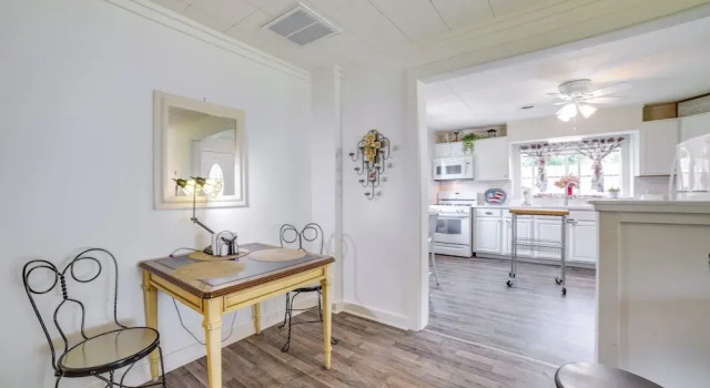 Private Plainfield Retreat w/ Gas Grill + Patio, Rezerwuj Hotel Hotele w Darien z parkingiem, Parking
