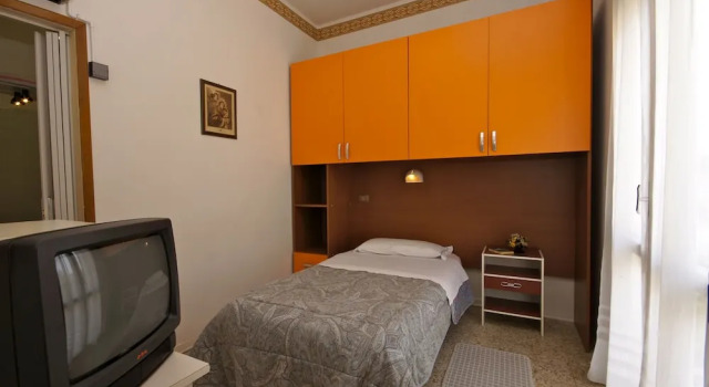 Одноместный номер Economy с балконом Hotel Victory