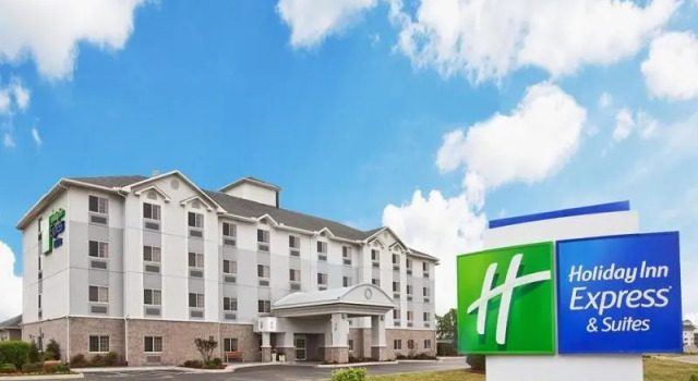 Номер Standard с видом на реку Holiday Inn Express Hotel and Suites Jenks by IHG