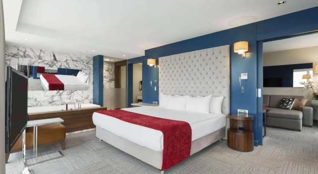 Двухместный люкс Corner с видом на море Ramada Encore by Wyndham Izmir