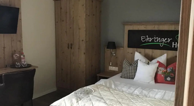 Ehringer Hof, Book Hotel Hoteller i Upper Bavaria med parkering, Parkering