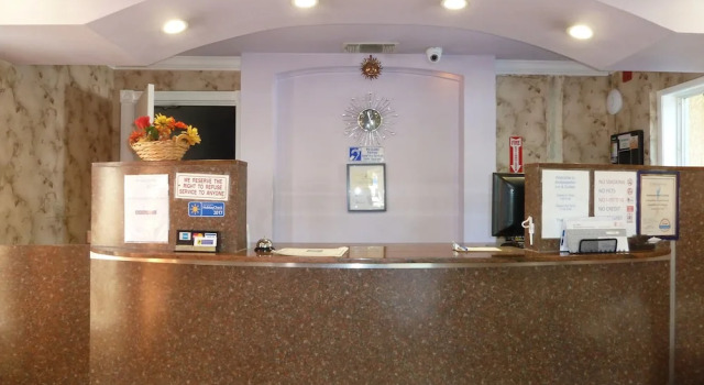 Ambassador Inn and Suites, Buchen Sie Hotel Fresno Kalifornien