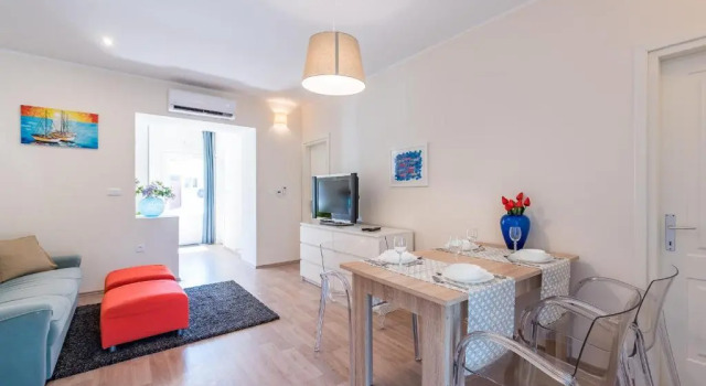 Apartment Lungomare, Забронировать Апартаменты/квартира Пула Pula Riviera, рядом с Пляж в бухте Гортанова