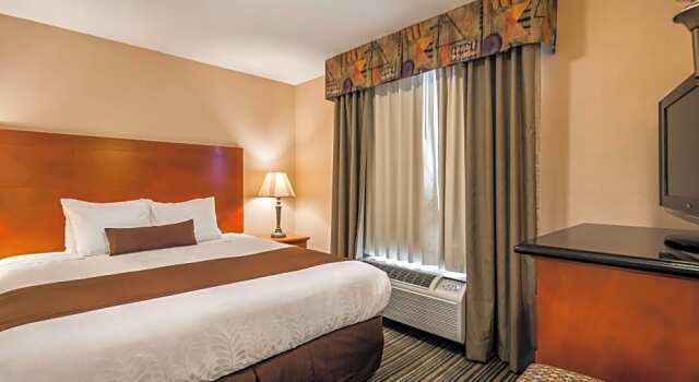 Семейный люкс Best Western Plus Twin View Inn & Suites