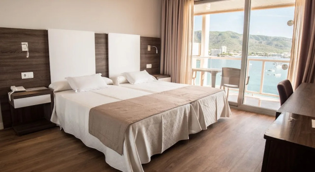 Top Floor Double room with balcony and with sea view Seramar Hotel Comodoro Playa
