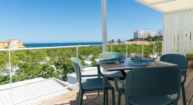 Бунгало Deluxe Costa del Sol Glamping Village