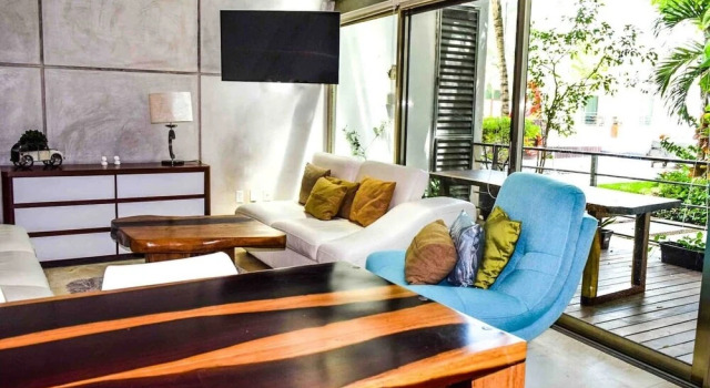 LUXURY CONDO STEPS FROM 5th AV & BEACH, Забронировать Апартаменты/квартира Отели Плая-дель-Кармен с парковкой, рядом с Пляжный клуб Mamitas, Парковка