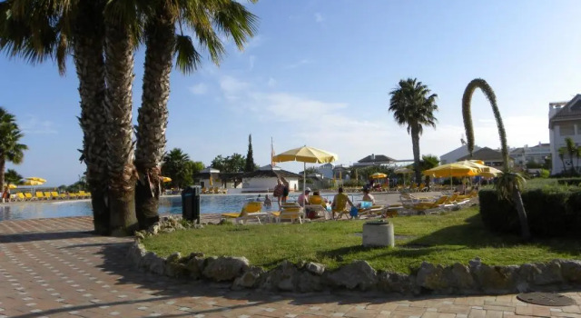 Cabanas Gold By Beach Rentals