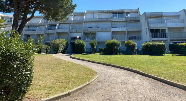 Joli studio cabine 2 à 4 pers, bord de mer, Port Camargue, La Croisière, Rezerwuj Hotel Hotele w Camargue z parkingiem, Parking